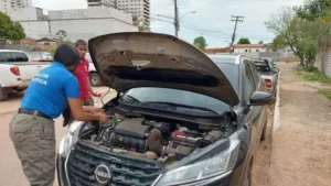 PRF prende quatro e recupera carro roubado na BR-155