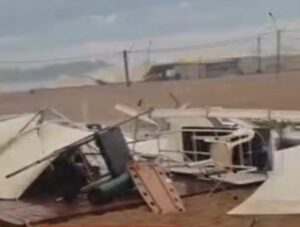 Vendaval destrói estrutura de palco na praia das Gaivotas em Conceição do Araguaia