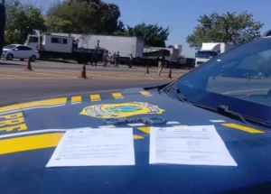 PRF prende em Guaraí dois passageiros de ônibus foragidos, procurados por tráfico e homicídio
