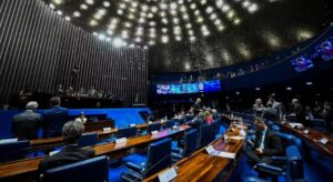 Senado aprova projeto para proteger crianças e adolescentes no ambiente digital
