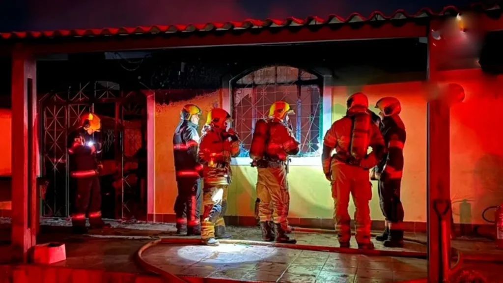 Incêndio em clínica de recuperação deixa cinco mortos e 11 feridos