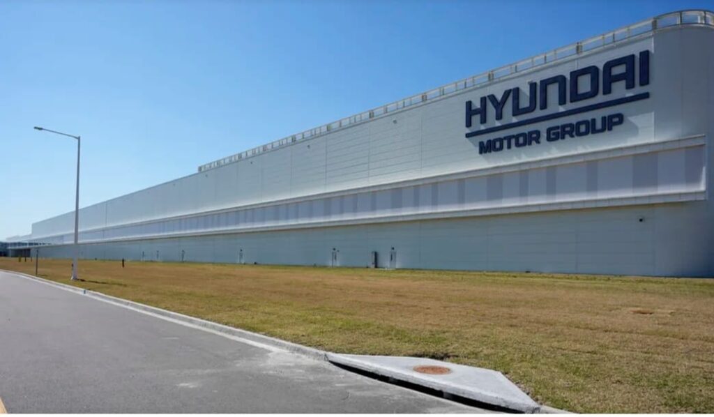 Governo Trump prende 475 imigrantes em fábrica da Hyundai