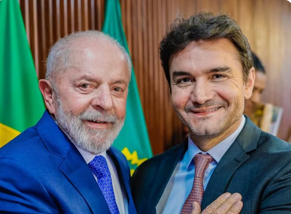 Ministro do Turismo entrega cargo sob pressão do partido