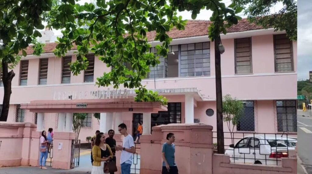 Conheça o primeiro colégio estadual bilíngue de Goiás