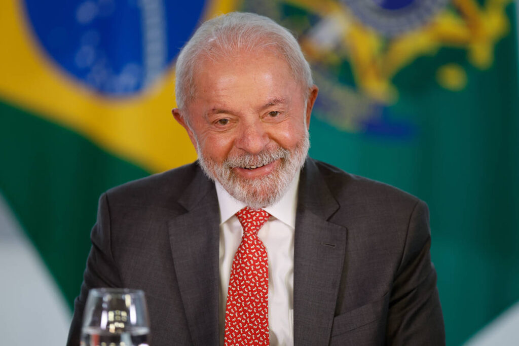 Aprovação e reprovação de Lula voltam a empatar