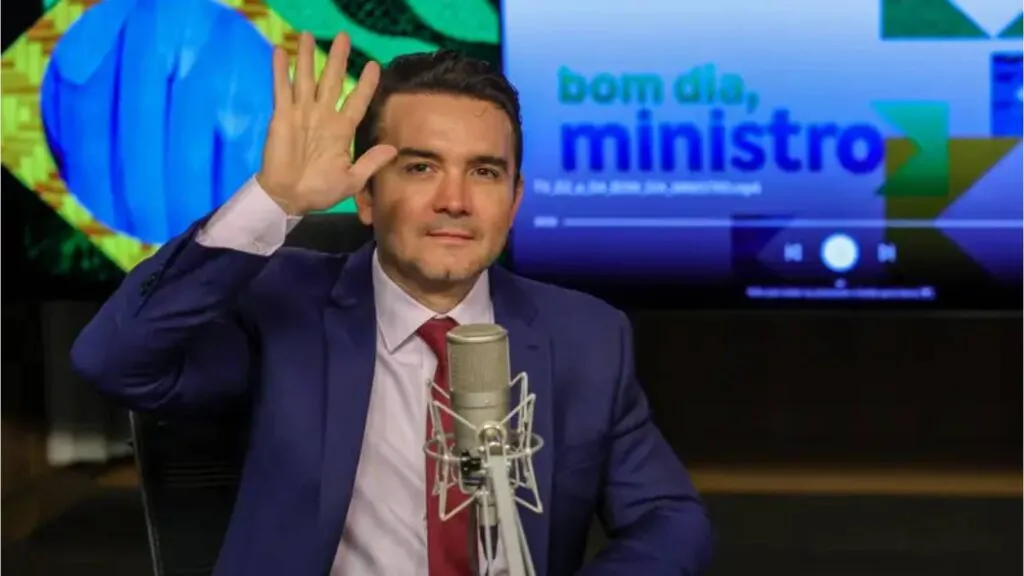 Lula exonera Celso Sabino do Turismo