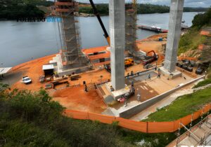 Ponte sobre o rio Xingu entre Anapu e Vitória do Xingu em construção