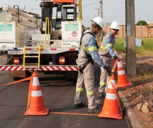 Equatorial Pará trabalha para recompor o fornecimento de energia elétrica em trechos de seis municípios no sul do Pará