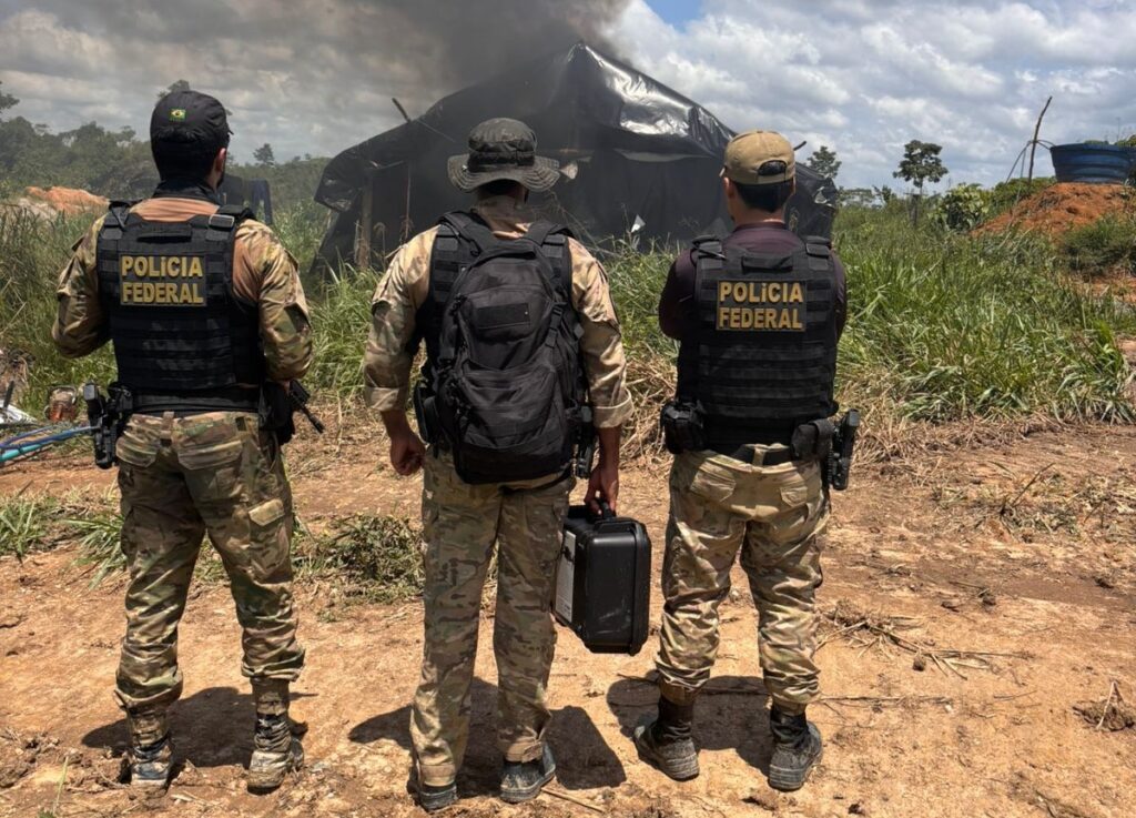 Operação da PF e Funai destrói maquinários em garimpos no sul do Pará