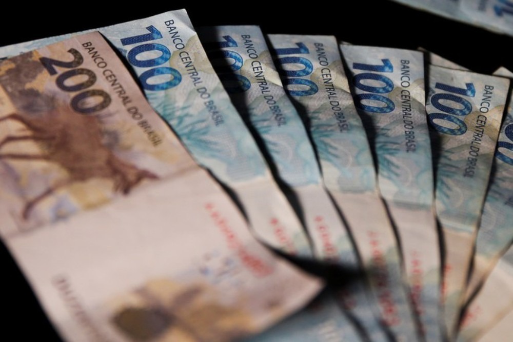 Salário mínimo de R$ 1.621 começa a ser pago nesta segunda