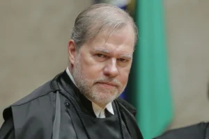 PF apresenta pedido de suspeição contra Toffoli após acessar celular de Vorcaro