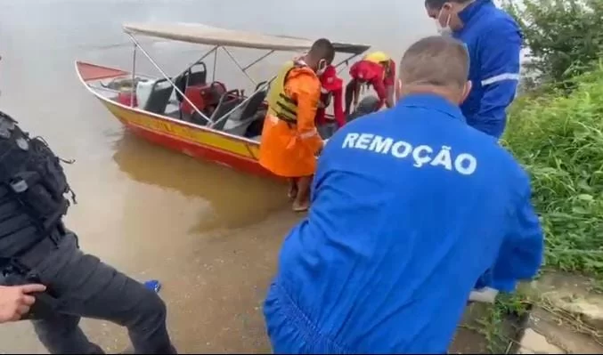 Corpo da Isabelly Dias é retirado do rio Tocantins e levado para o Centro de Perícias