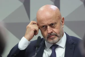 PF diz que Careca do INSS corrompeu policiais para forjar furto de carro de luxo