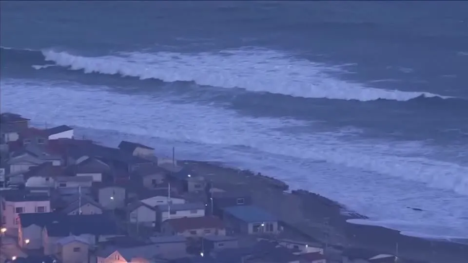 Terremoto de magnitude 7,5 atinge Japão e gera alerta de tsunami