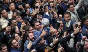 Oposição articula retardar avanço da PEC da escala 6×1 no Senado