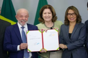 Lula assina MP e zera imposto federal sobre a “taxa das blusinhas”