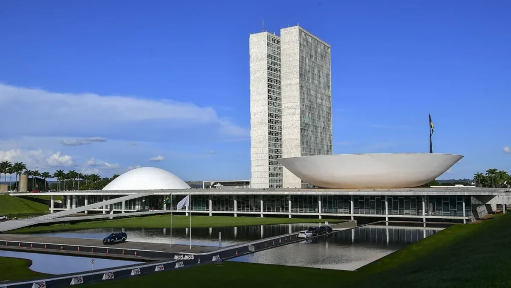 PoderData: 48% reprovam Câmara; 46%, o STF; e 44%, o Senado