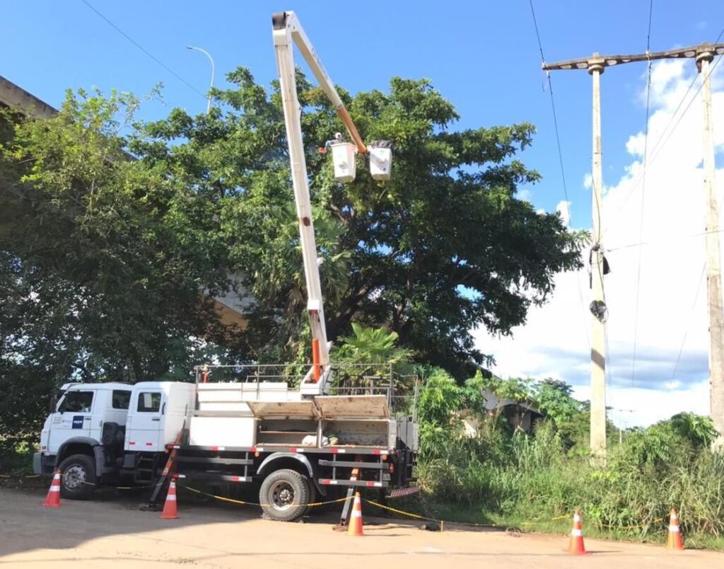 Redenção recebe manutenção preventiva da rede elétrica para reforçar fornecimento durante o verão amazônico