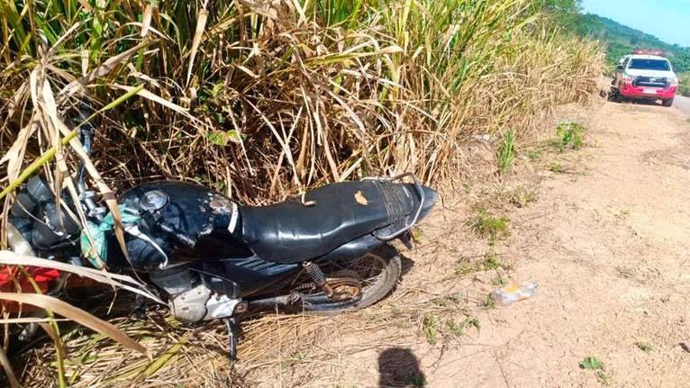 Populares encontram homem sem vida e motocicleta na PA 279