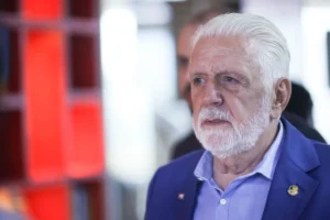 Líder do governo Lula, Wagner é suspeito de favorecer “Emenda Master