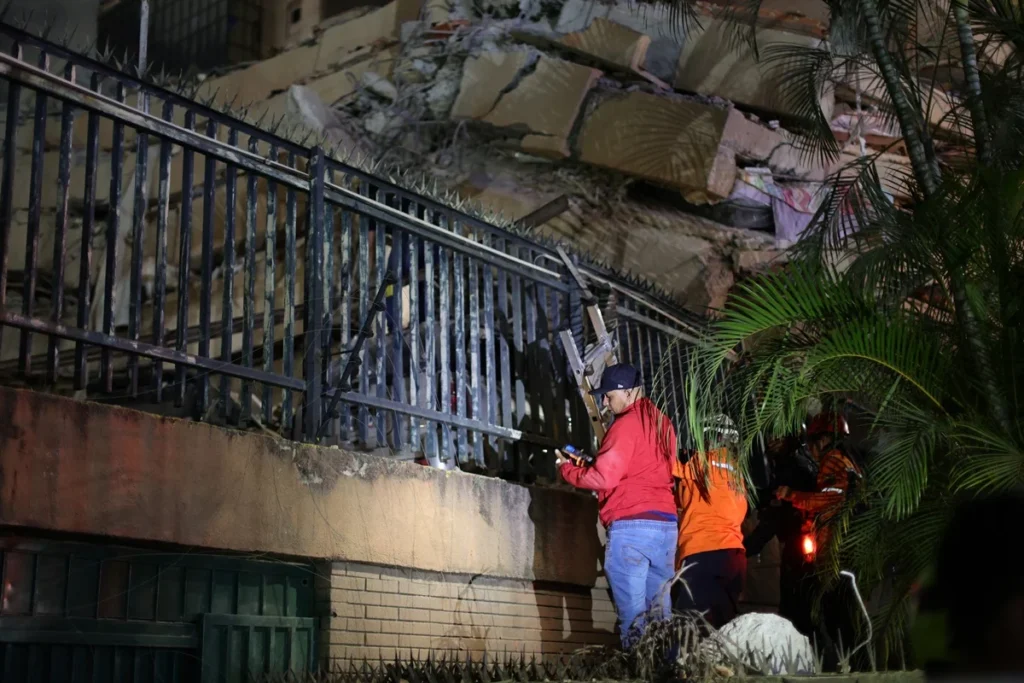 Mortos em terremotos chegam a 164 e há quase mil ferido