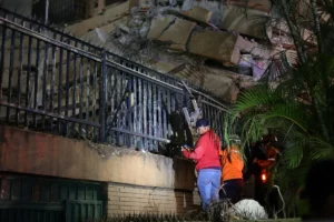 Mortos em terremotos chegam a 164 e há quase mil ferido