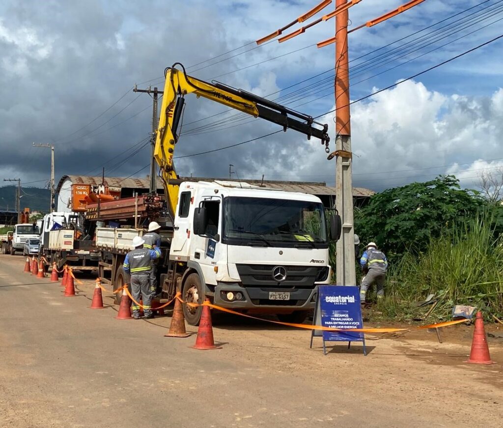 Melhoria na rede elétrica beneficia moradores do bairro Ademar Guimarães, em Redenção