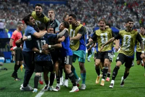 Argentina vira contra a Inglaterra e está na final da Copa do Mundo