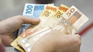 Governo propõe salário mínimo de R$ 1.741 em 2027