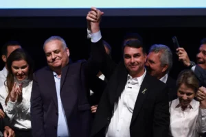 Com vice definido, Flávio Bolsonaro mira nova fase e reorganiza a campanha
