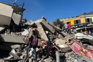 Mais de 60 prédios desabaram após pior terremoto da década na Colômbia