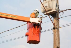 Redenção recebe serviços de melhoria na rede elétrica do bairro Marechal Rondon, nesta terça-feira (29)
