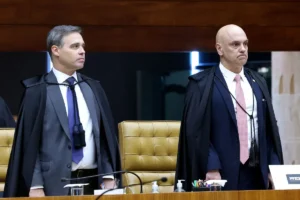 Moraes usa contra Mendonça relatório que a PF diz não ter valor probatório