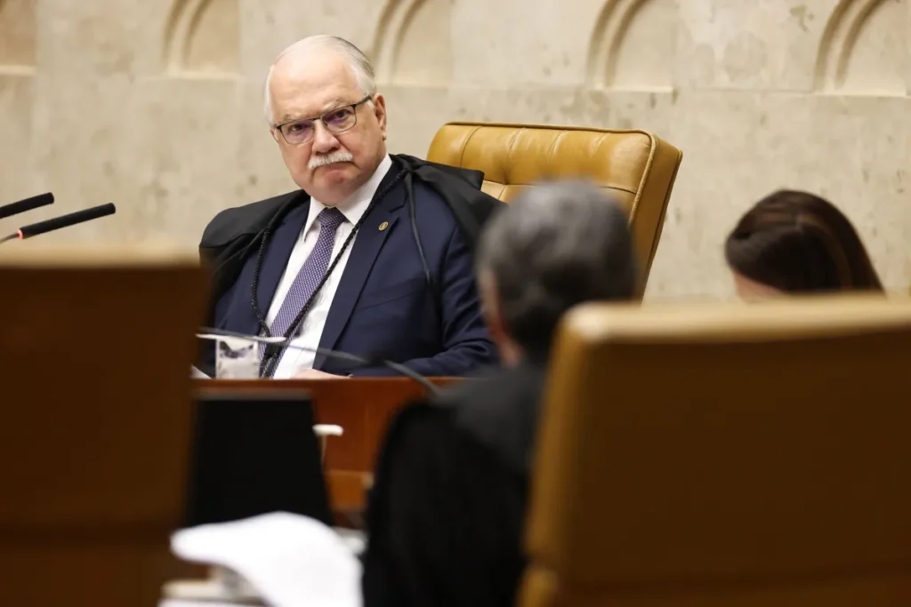 Fachin tira Moraes do inquérito das Fake News e assume relatoria