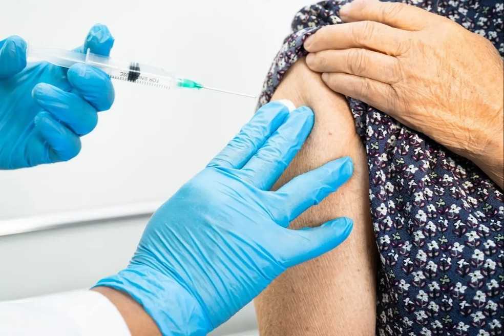 Pará começa a vacinar idosos a partir de 85 anos contra pneumonia