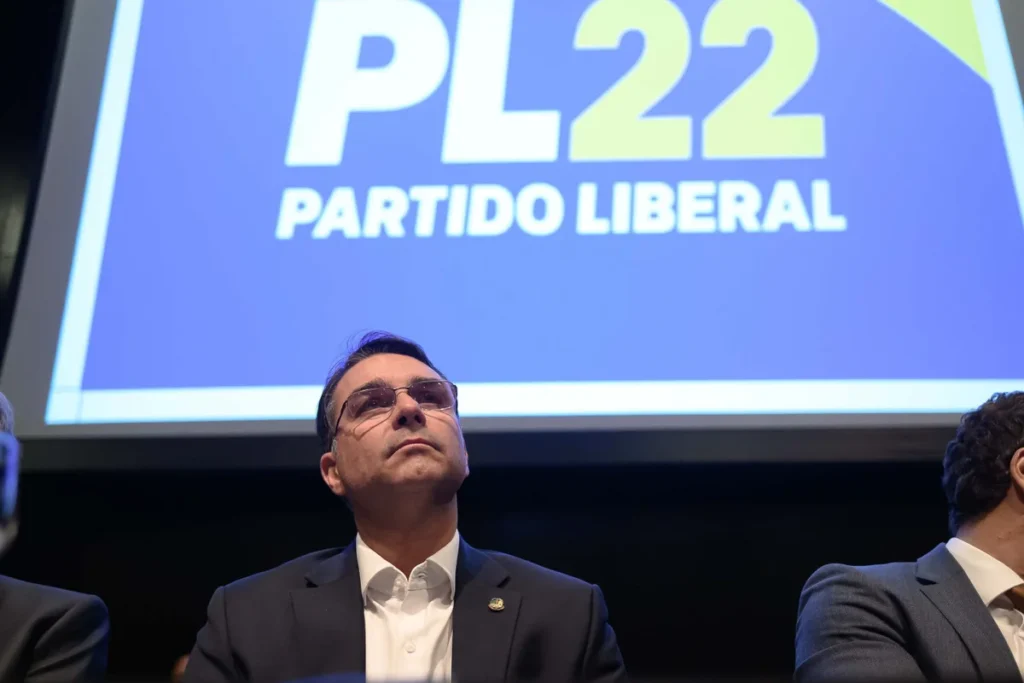 PL elege 357 e lidera Câmara, Senado, governos e assembleias