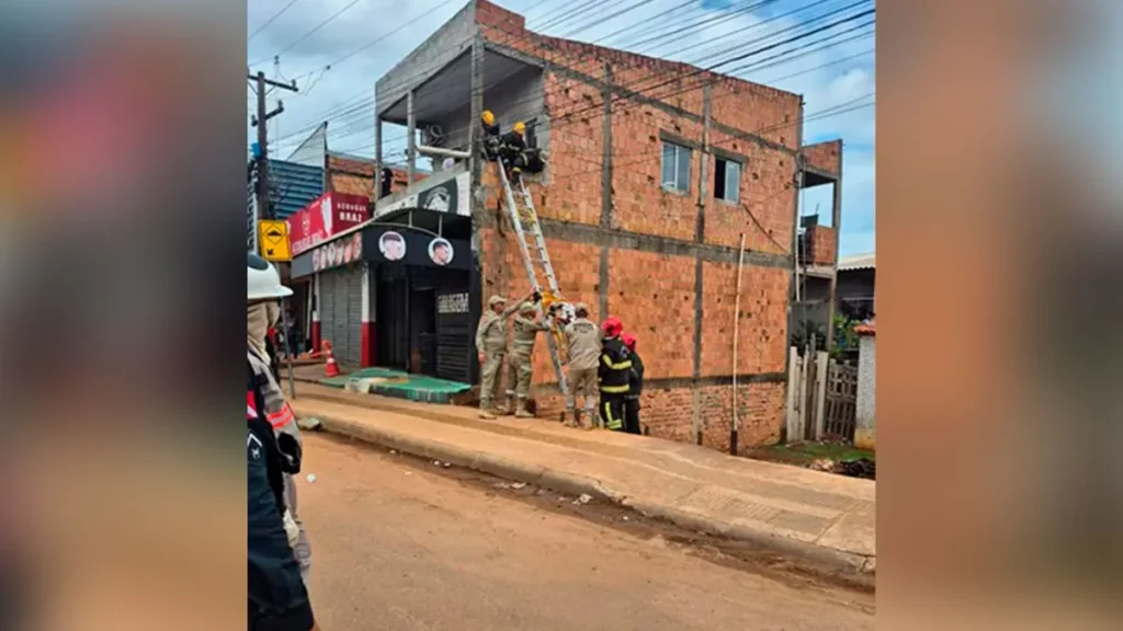 Homem morre eletrocutado ao fazer reparos no telhado no Pará
